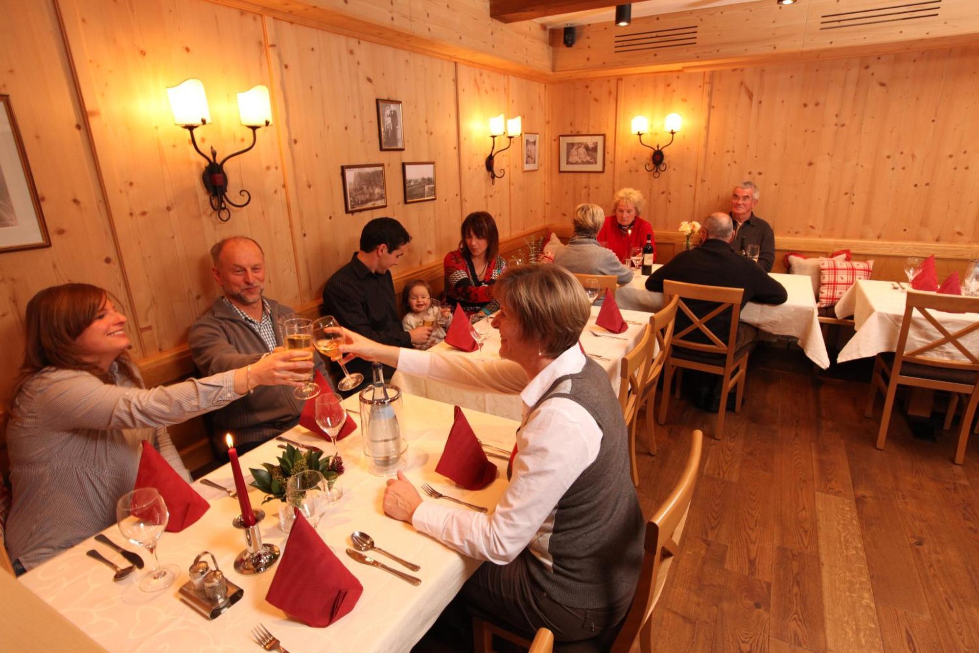Gasthof-Pension Brauner Hirsch In Alfeld - Mittelfranken Екстер'єр фото